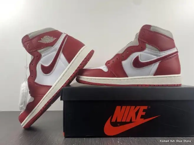 Kick Theory (W) OG High Newstalgia DJ4891-061 Jordan 1 Chenille 0501